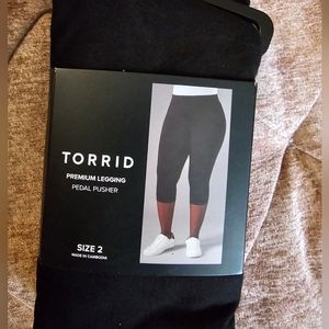 NWT TORRID SIZE 2, Pedal Pusher Legging style